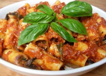 Paccheri ripieni con salsiccia