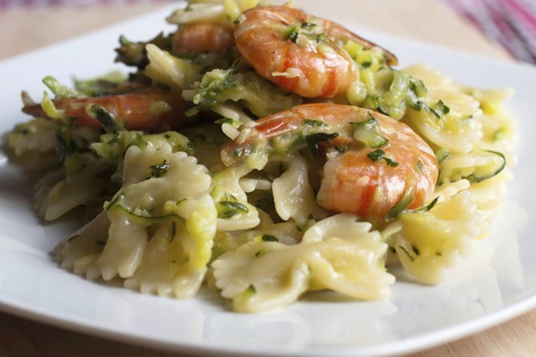 Farfalle zucchine e gamberetti: veloci e gustose