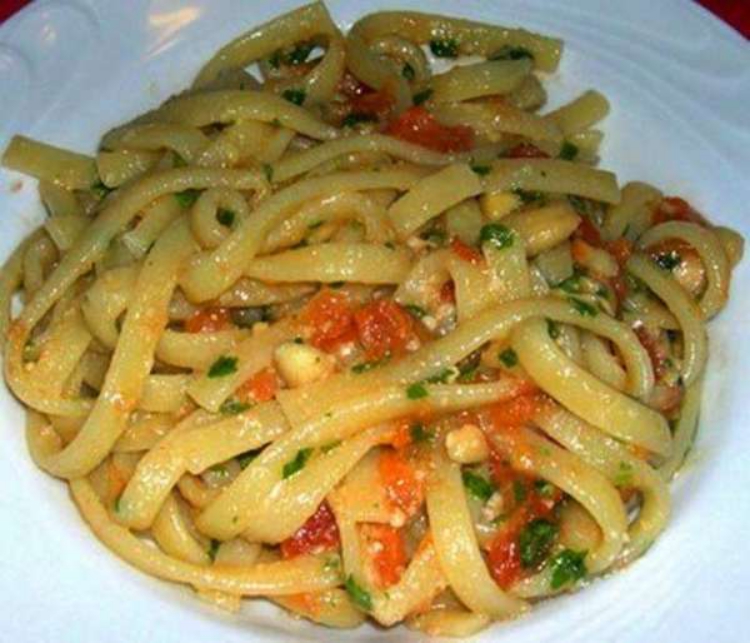fettucine-con-pesto-alla-trapanese