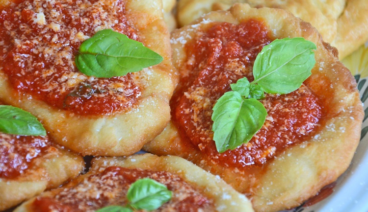 Pizzette montanare: ricetta tipica napoletana