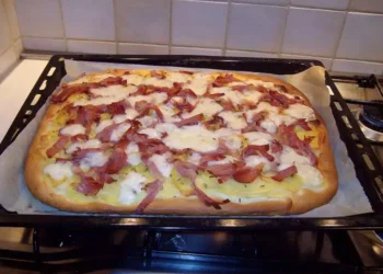 La ricetta della Focaccia con speck e asiago