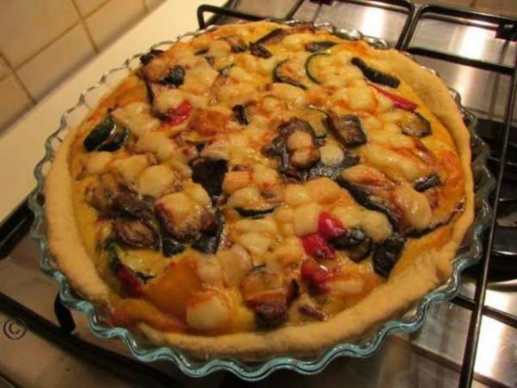 Torta salata con panna, provola e parmigiano: una meravigliosa delizia