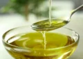 Benefici del consumare un cucchiaio di olio d’oliva