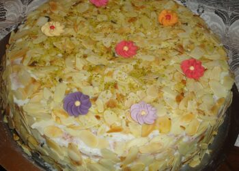 Dolcezza di torta ripiena di ricotta