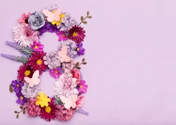 In piedi, Signori, davanti a una Donna! Buon 8 marzo
