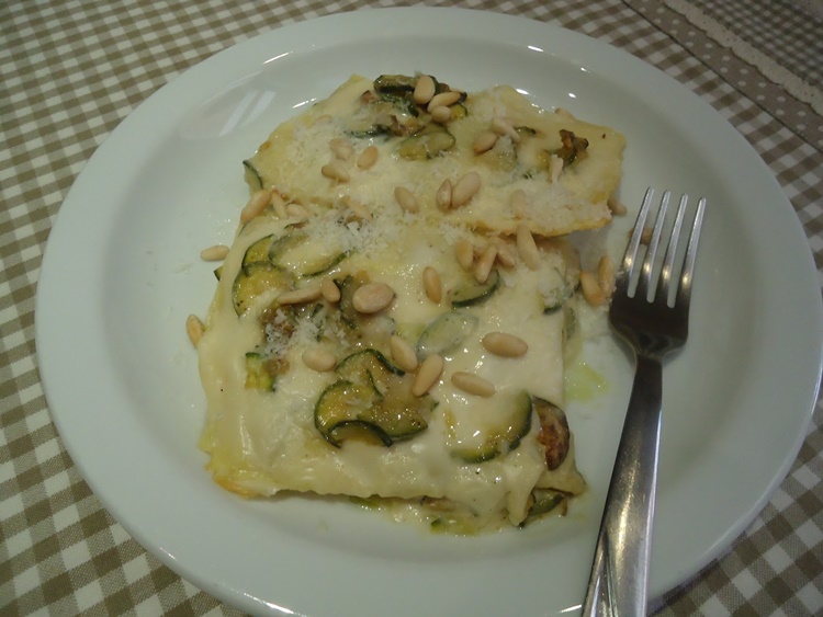 Lasagne al forno: ricetta con zucchine, stracchino e pinoli