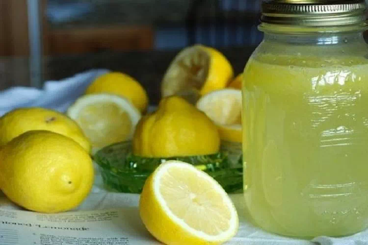 Bevi questo succo naturale al limone e perdi 8 kg