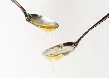 Bevi un Cucchiaio di Olio con 3 Gocce di Limone la Mattina per un Mese