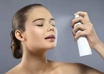 lacca per i capelli e tutti gli usi