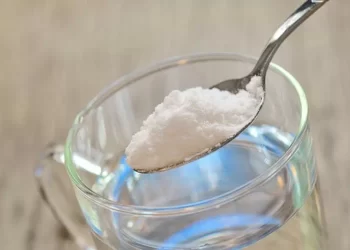 I vantaggi di bere tutti i giorni acqua e bicarbonato