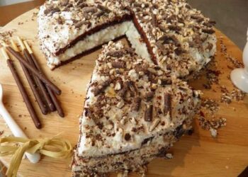 Torta al cacao e panna: una delizia di sapori e di gusto