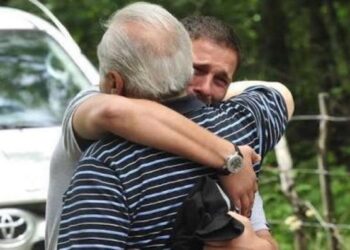 Un uomo portò suo padre ad un ristorante per godere di una deliziosa cena
