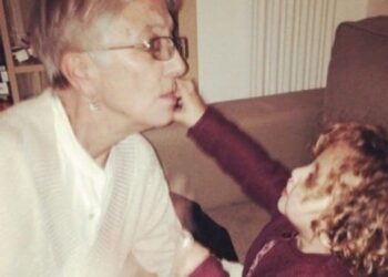 Ai nonni lontani, che amano via Skype e ci aspettano negli aeroporti