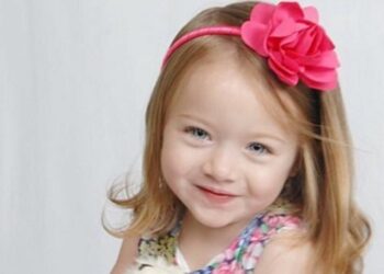 Una bambina di 6 anni sente i genitori parlare del fratellino malato gravemente. Ciò che fa ci scioglie il cuore!