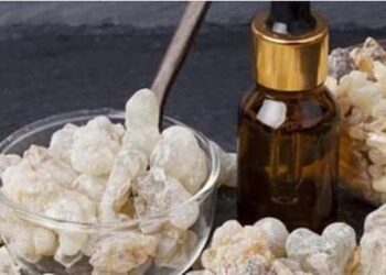 Olio essenziale di incenso: benefici contro il mal di testa, depressione e stress