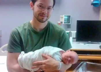 La bimba nasce ma per il neo papà arriva la terribile notizia