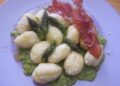 Gnocchi di Ricotta con asparagi e speck
