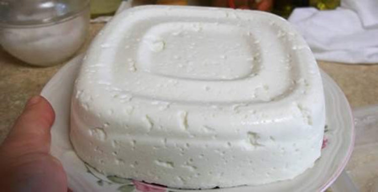 Formaggio fresco dal sapore unico con solo tre ingredienti: latte, limone e yogurt