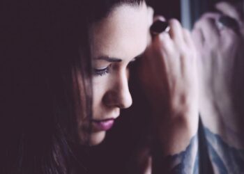 Succede alle persone che pensano troppo: lo studio svela cose su di noi