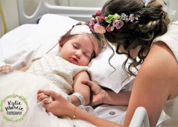 La figlia si ammala di cancro, ma i genitori esaudiscono il suo ultimo desiderio.Video