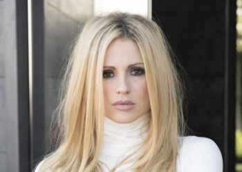 Il Natale da sola, le energie negative, gli attacchi di panico Michelle Hunziker e gli anni nella setta