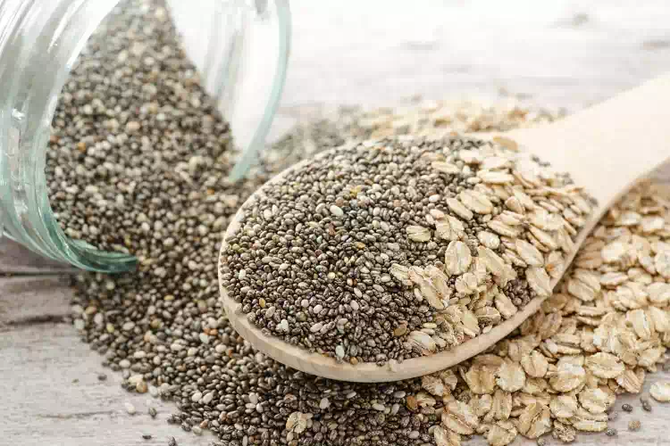 Chia e avena contro il gonfiore addominale, rimedio naturale e salutare