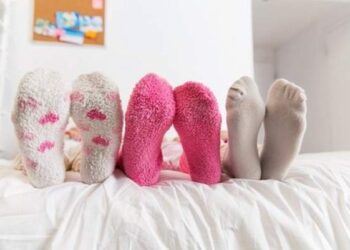 Fa bene o no dormire con i calzini?