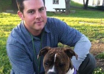 Ryan È In Coma E Il Suo Cane Lo Va A Trovare In Ospedale Per Dirgli Addio, Guardando Da Vicino Scopre Qualcosa Di Incredibile