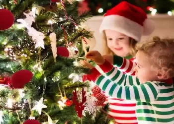 Natale che felicità! Chi fa prima l'albero