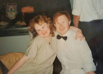 Criticano la madre che ha lasciato sposare la figlia, ma 22 anni dopo le danno tutti ragione.