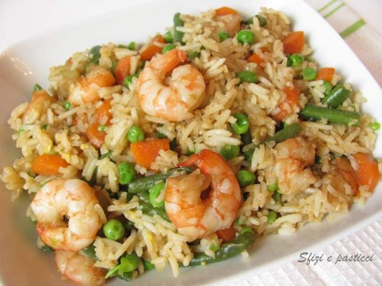 riso-saltato-con-verdure-e-gamberi