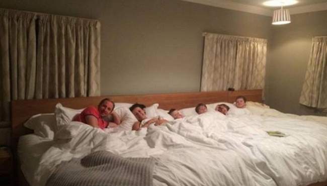 Un letto di 5 metri per dormire con i propri figli: la scelta di due genitori irlandesi