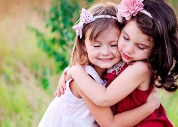 Se hai una sorella sei più felice, a dirlo è la scienza