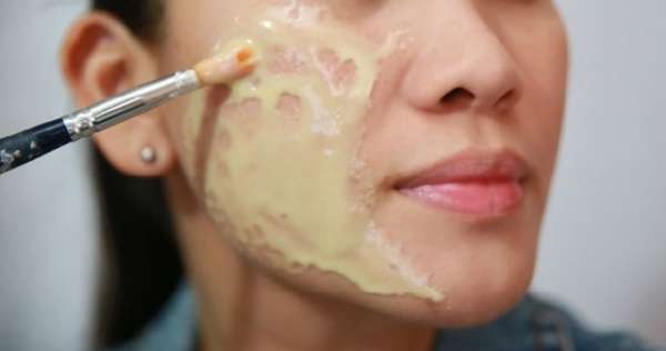 Sfregalo su qualsiasi cicatrice, rughe o imperfezioni che hai sulla pelle e guardale sparire in pochi minuti!