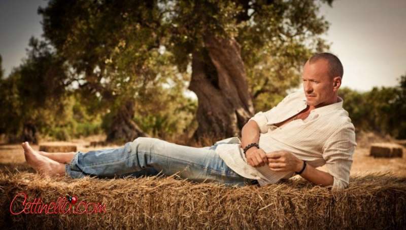 Lui è pazzo di lei", di Biagio Antonacci: quando l’amore può fare male