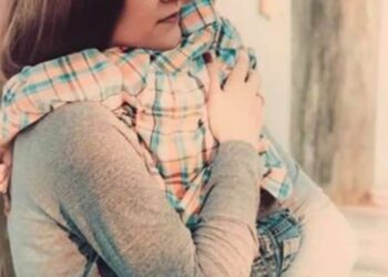 Nolan, la straziante storia del piccolo che muore tra le braccia della sua mamma dopo averle sussurrato struggenti parole