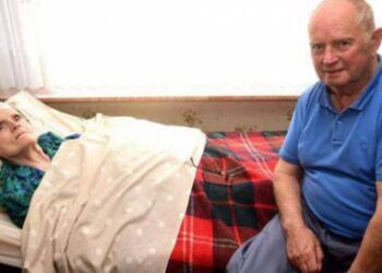 Jules Appelmans, cittadino belga di 83 anni, da 44 anni si prende cura di sua moglie, malata di sclerosi laterale amiotrofica