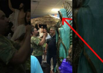 La statua miracolosa di Nostra Signora di Guadalupe piange lacrime nel Nuovo Messico
