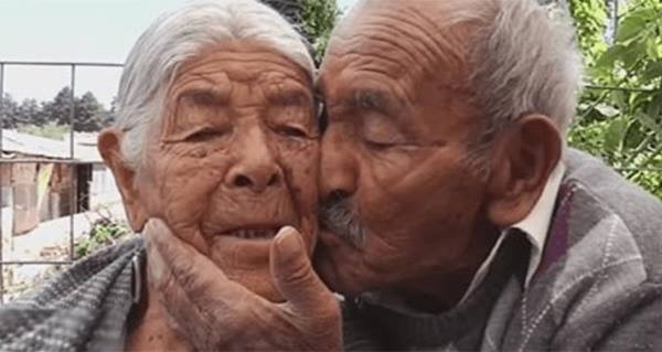 Una Coppia e i loro 81 Anni di Matrimonio e di Amore: 11 figli e 110 bisnipoti
