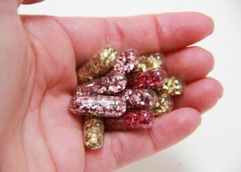 Ecco le pillole che ti faranno fare la cacca glitterata
