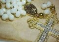 La forza potente del rosario che fermò la mano assassina
