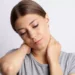 Dolori cervicali: sintomi e rimedi naturali
