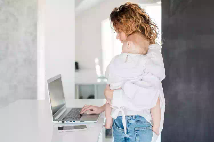 Le mamme che lavorano hanno una marcia in più