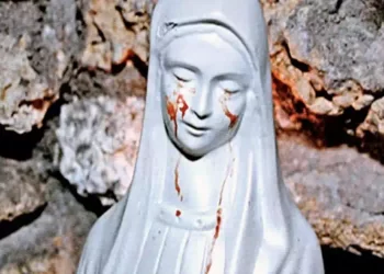 Statuetta della Madonna piange lacrime