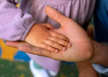“Voglio sposarmi”. Così il papà della piccola di 4 anni