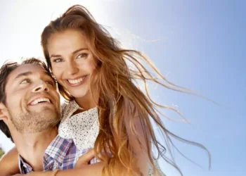 Le coppie felici non pubblicano la loro storia d'amore sui social