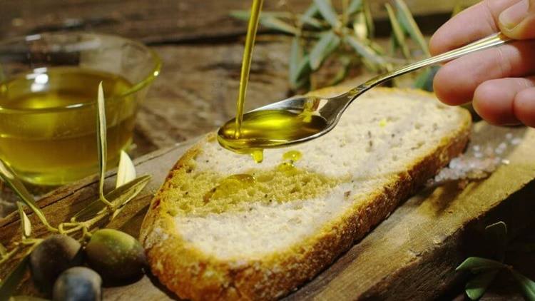 Cilento rinuncia alle merendine a scuola e I bambini riscoprono pane e olio