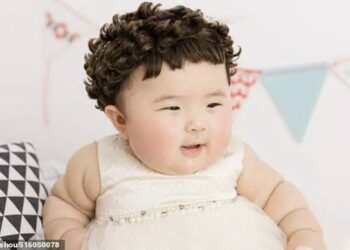 Ecco la bambina che spopola su Facebook