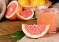 Bevanda al tè verde, pompelmo e menta fresca e depurativa per accelerare il metabolismo
