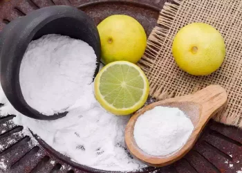 Acqua limone e bicarbonato